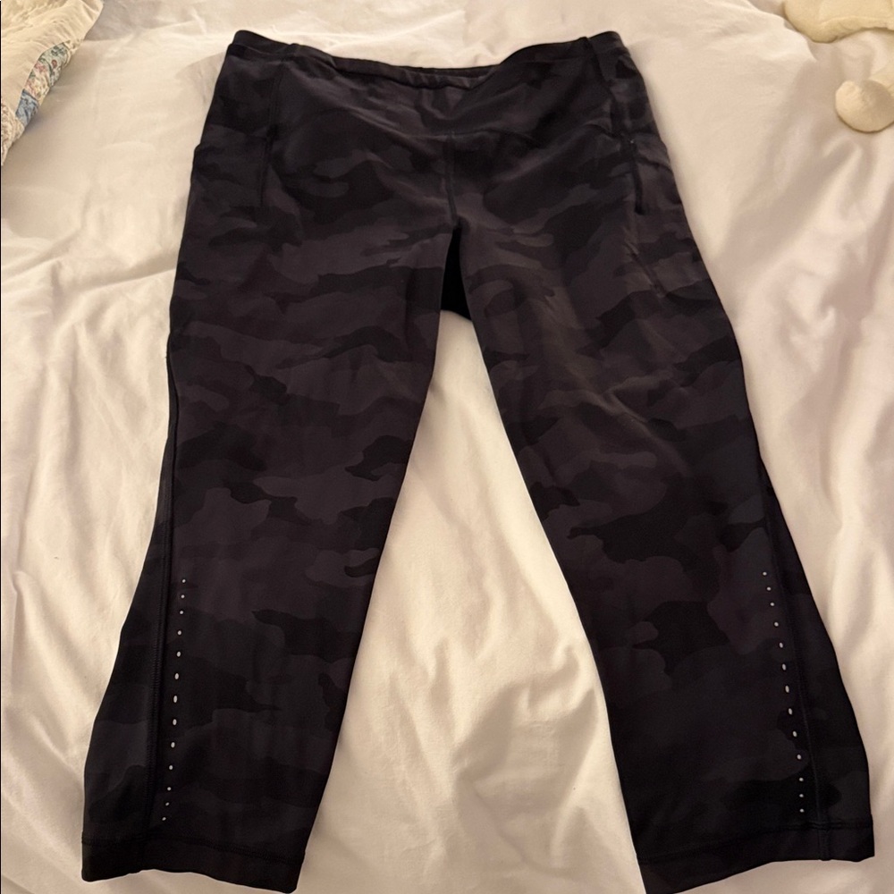 Lululemon Black Camouflage Leggings - Picture 4 of 4